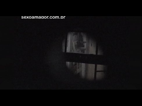 ❤️ Blondīnīte tiek slepeni filmēta ar kaimiņu vuajeru, kurš slēpjas aiz dobiem ķieģeļiem Porno fb pie mums ️❤